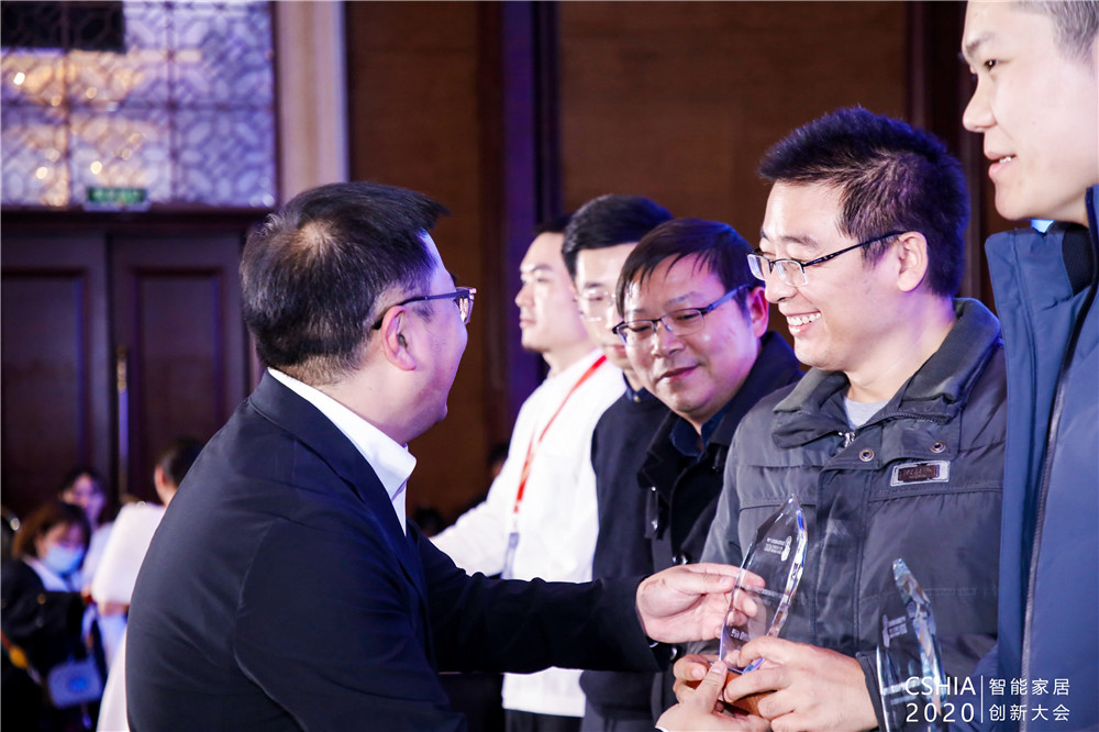 GVS智慧建筑事業(yè)部CTO任繼光先生作為代表上臺(tái)領(lǐng)獎(jiǎng)